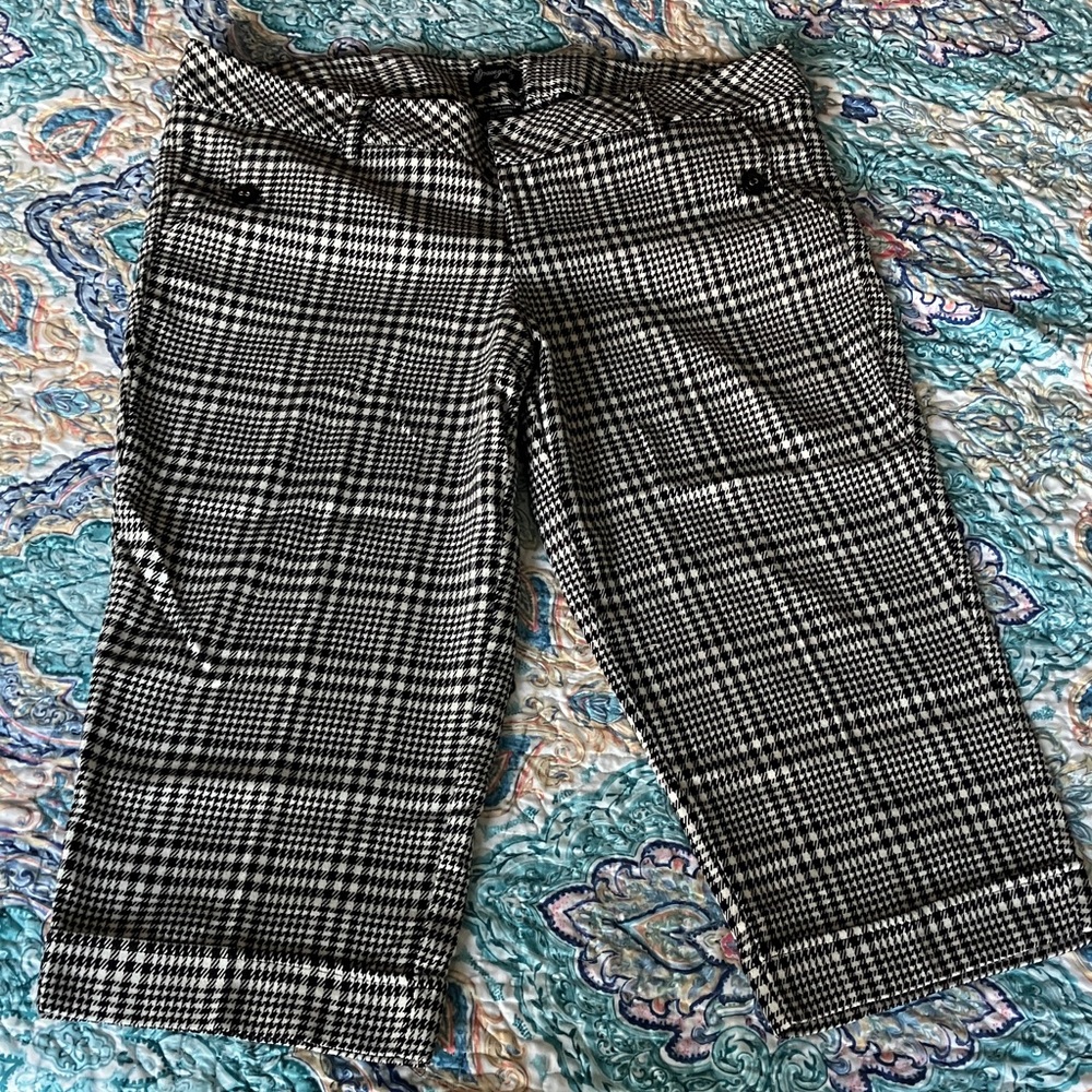 Spacegirly Stylish Black and White Plaid Capris
